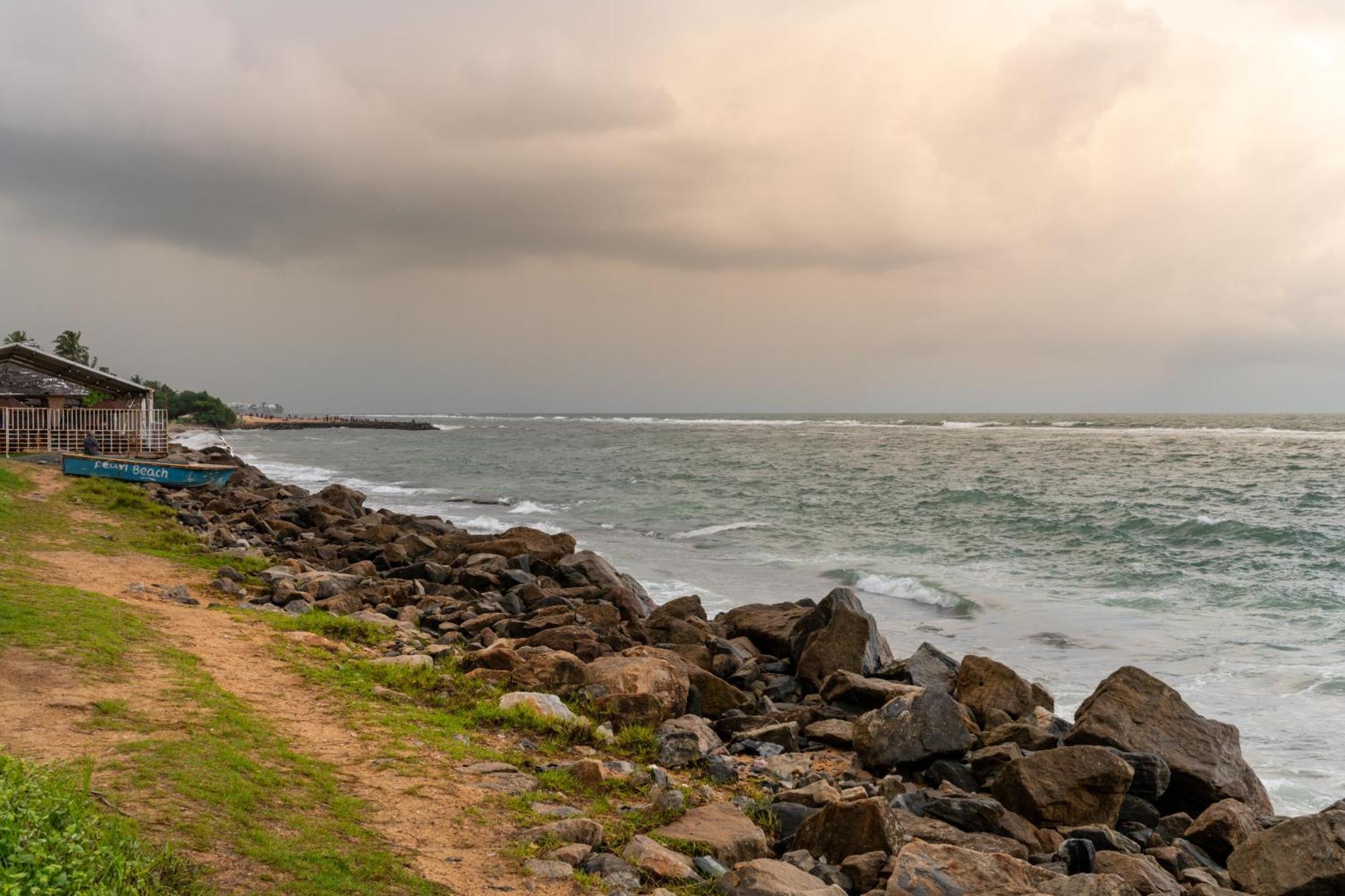 The Islands Breeze * Dehiwala-Mount Lavinia